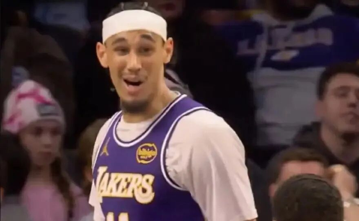 必一体育官方网站-湖人明日伤情：海斯大概率出战，詹姆斯与克勒贝尔出战成疑|公牛|背部|勒布朗·詹姆斯|贾克森-海斯|马克西·克勒贝尔_新浪体育_新浪新闻