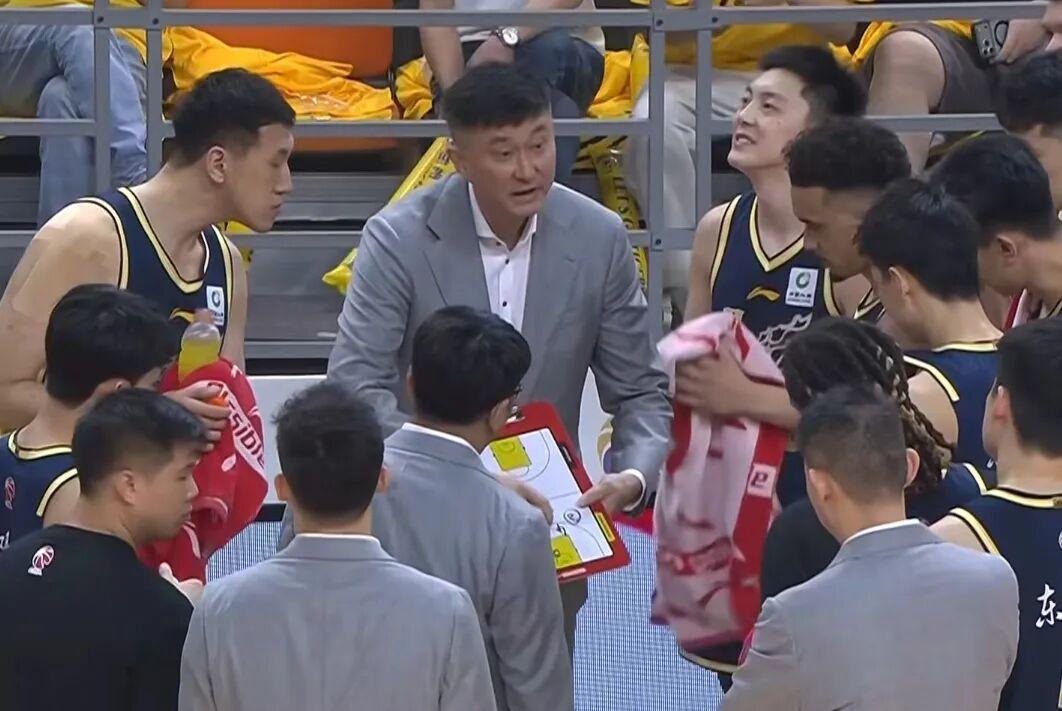 必一体育官方网站-广东男篮加时3分险胜北京，张皓嘉读秒绝杀 胡明轩23+6奎因39+9+8